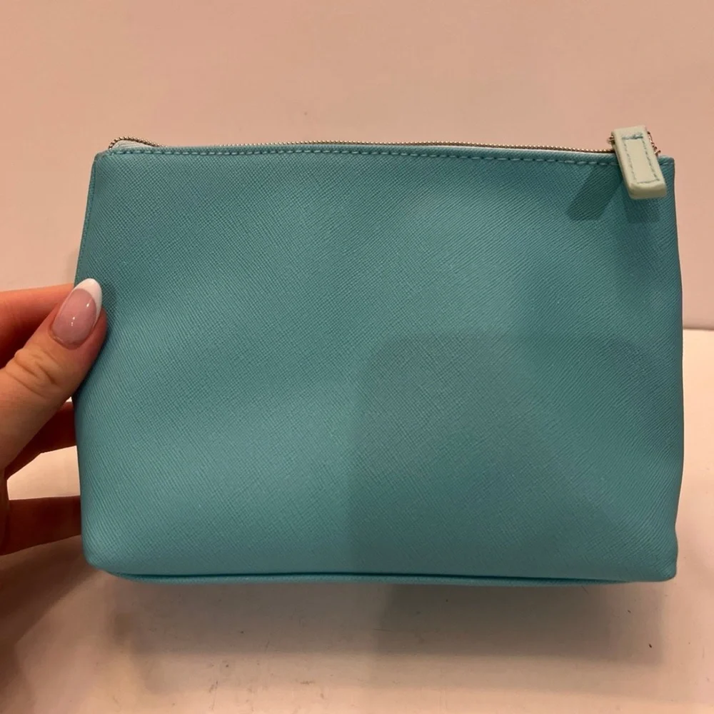 LA MER BLUE LEATHER MAKEUP COSMETIC BAG